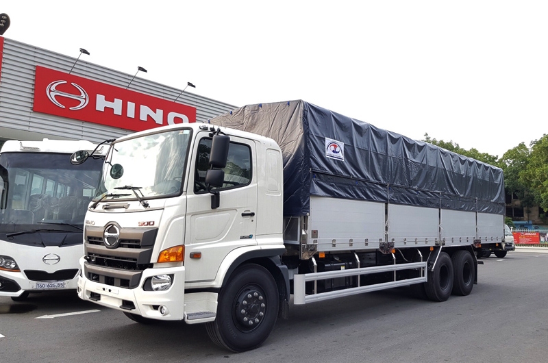 Ngoài ra, Hino Trường Long là một trong những Đại lý chuyên phân phối các dòng: Xe tải mui bạt, Xe tải thùng kín, Xe tải cẩu, Xe đông lạnh, Xe ben, Xe ép rác, Xe tưới cây - rửa đường, Xe tải thùng lửng. Trung tâm bán hàng sữa chữa bảo hành xe tải Hino tại Đà Nẵng và Mn Trun